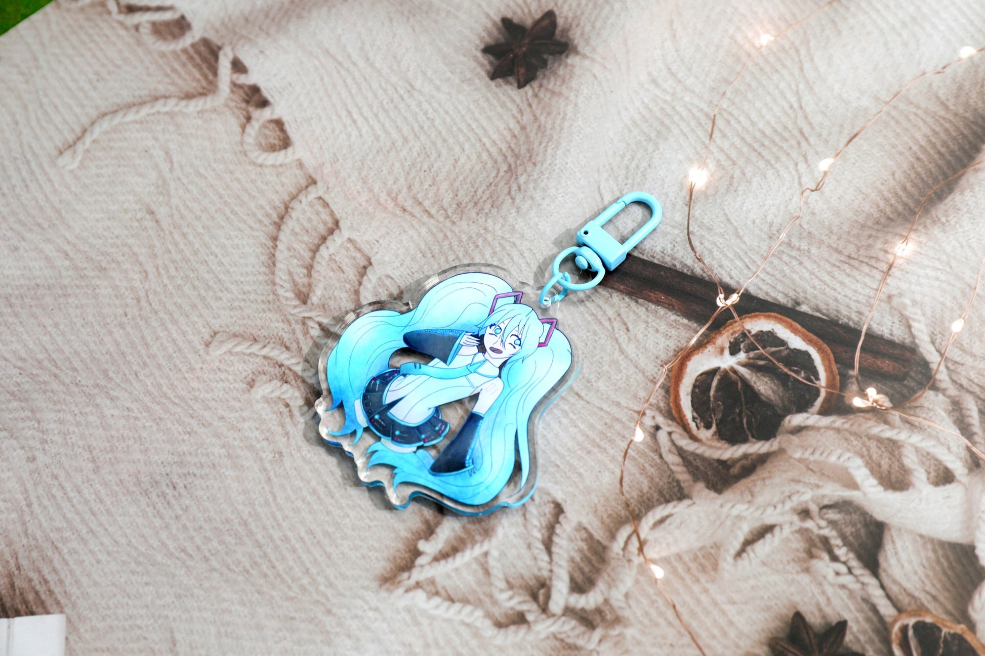 Vocaloid Hatsune Miku Holographic and Acrylic Keychain
