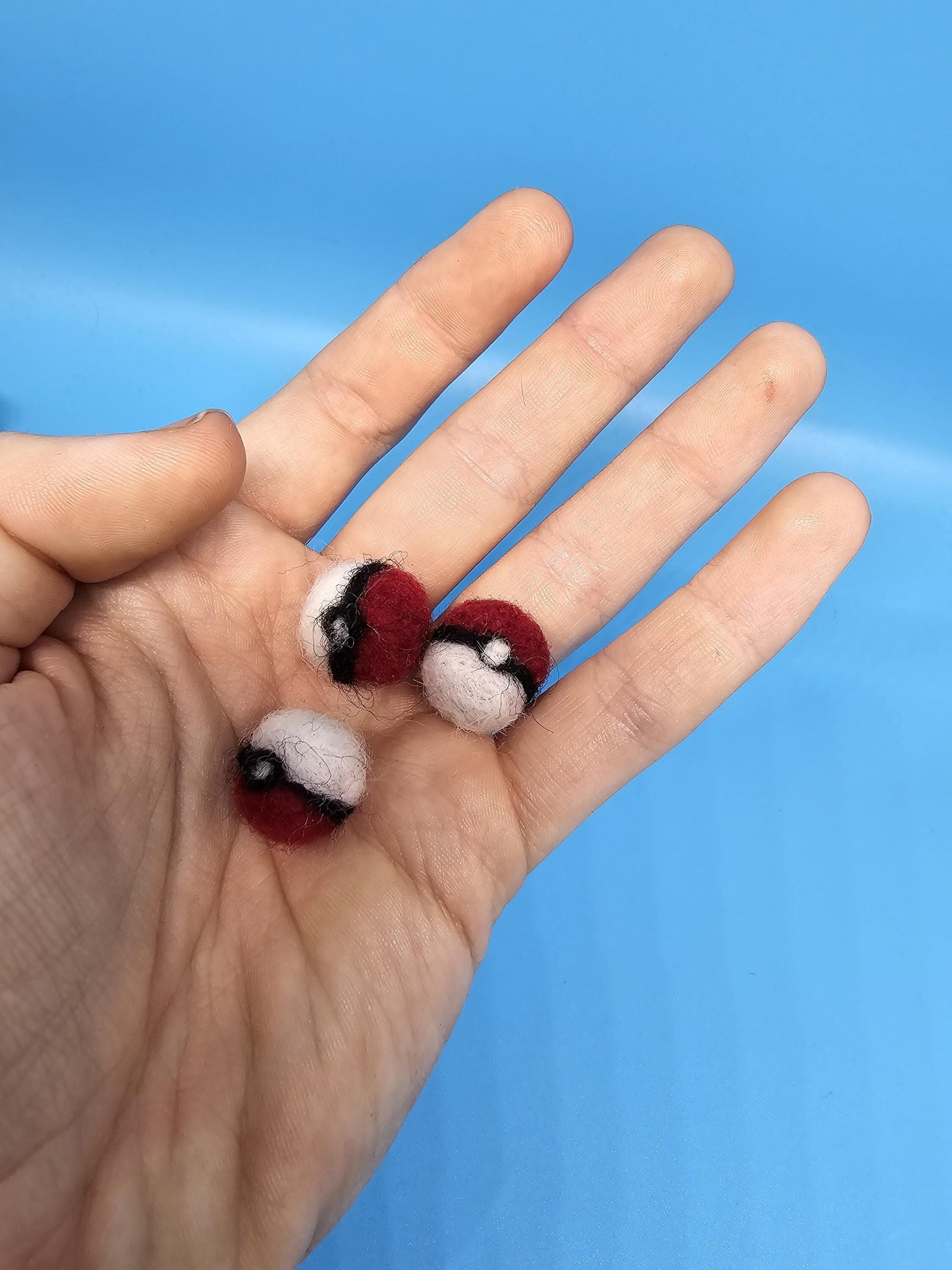 Needlefelt Pokemon Pokeball - Plush / Soft Sculpture