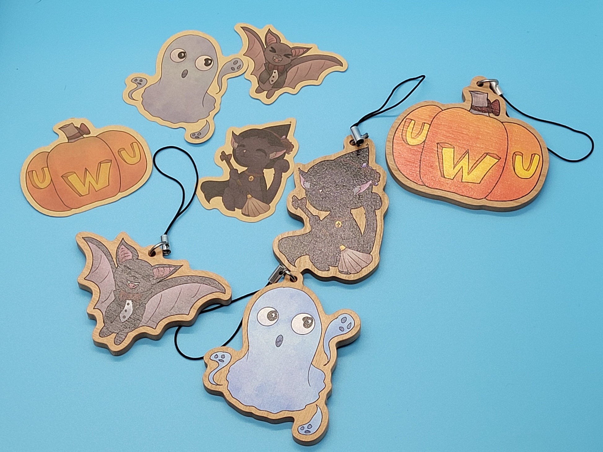 Cute Spooky Wooden Halloween Ornaments / Keychains